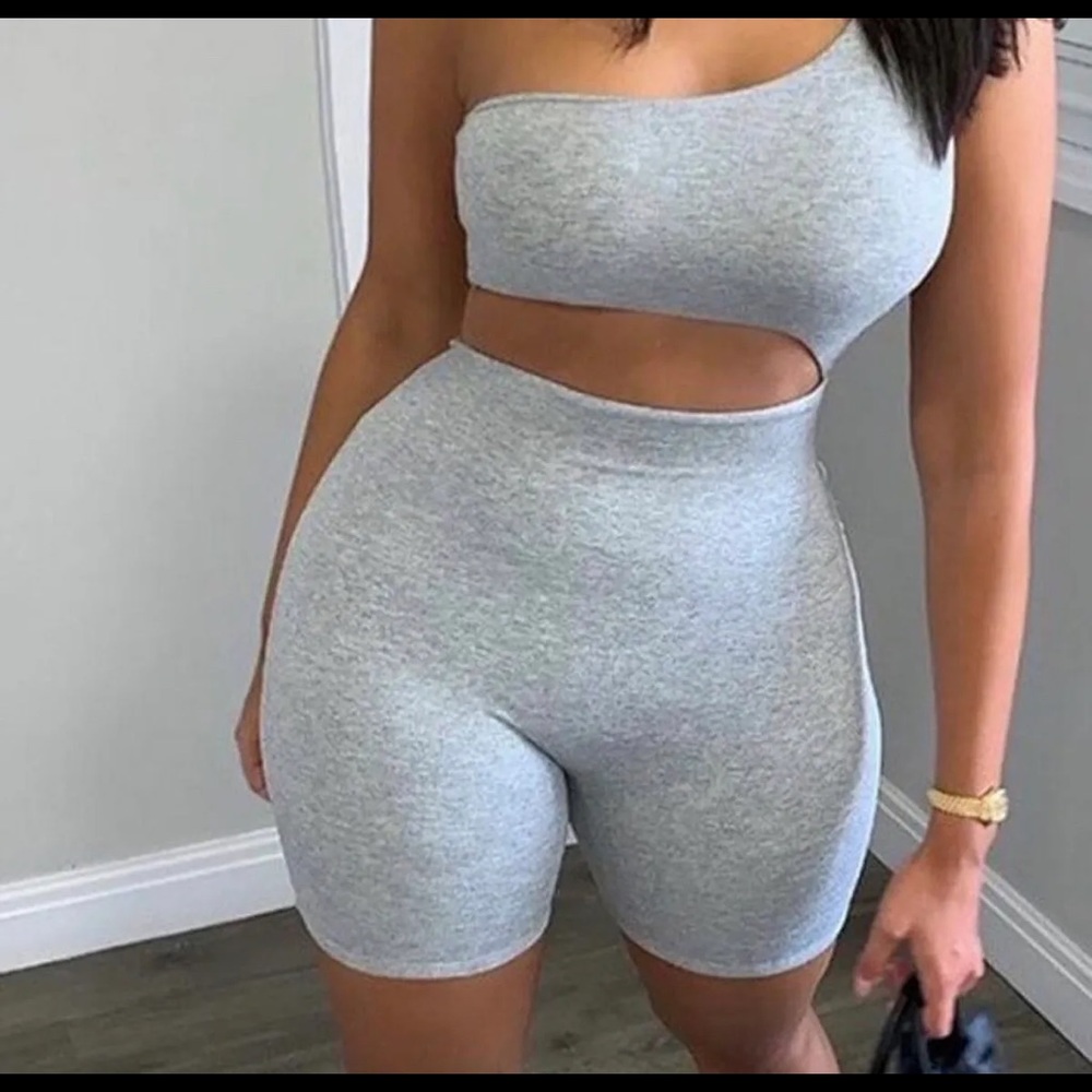 Single sleeve strapless Romper
